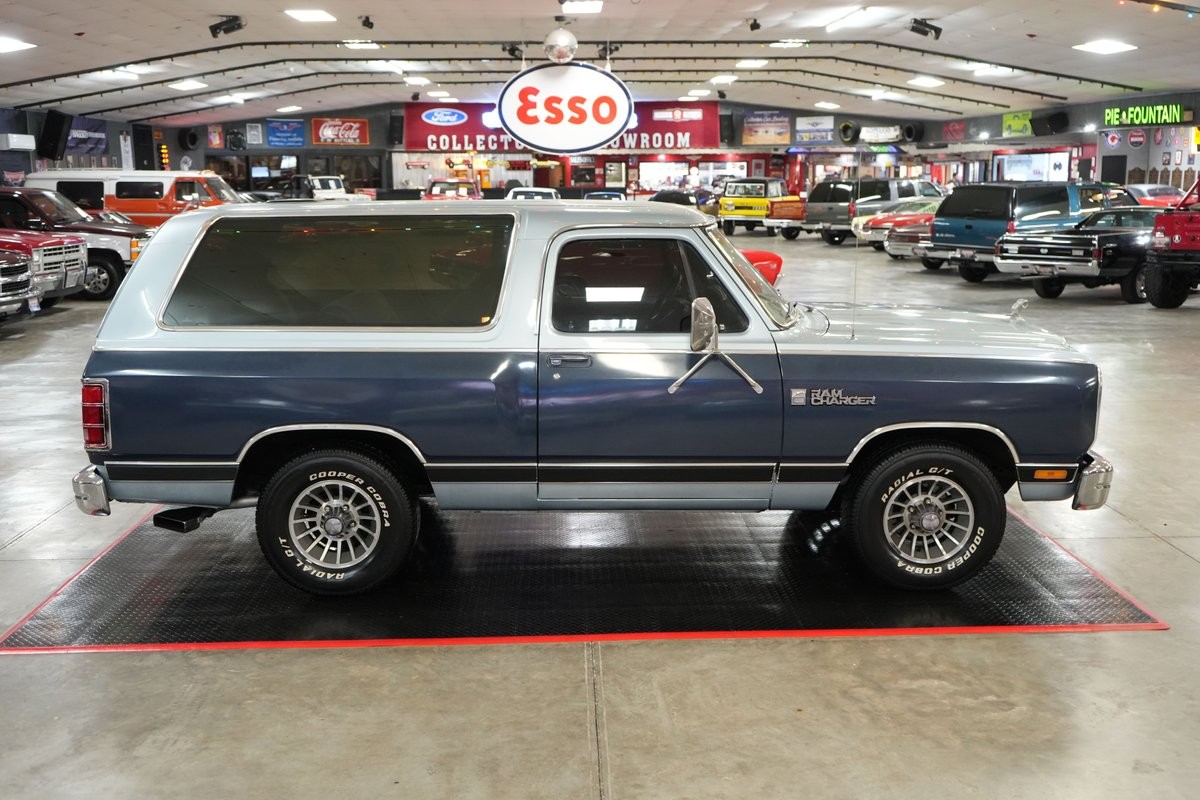 Dodge-Ramcharger-1987-SUV-15