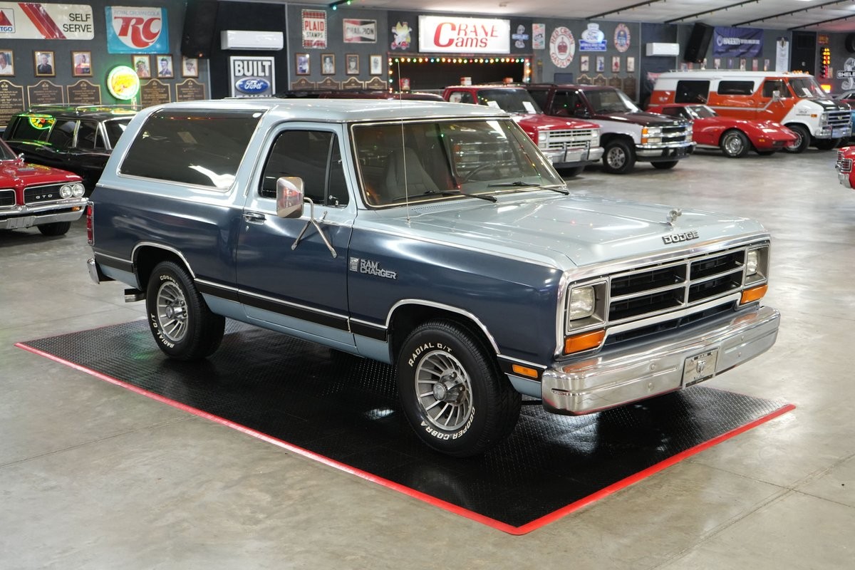Dodge-Ramcharger-1987-SUV-16