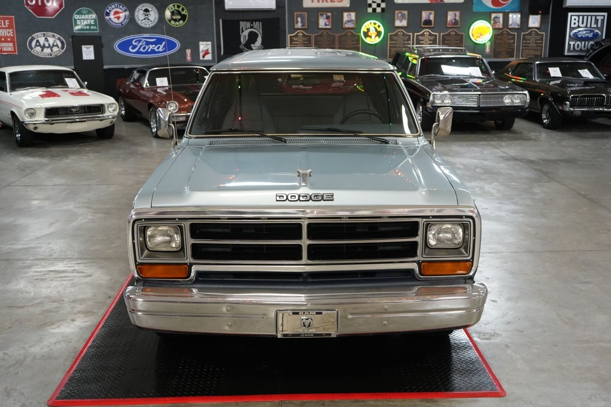 Dodge-Ramcharger-1987-SUV-17