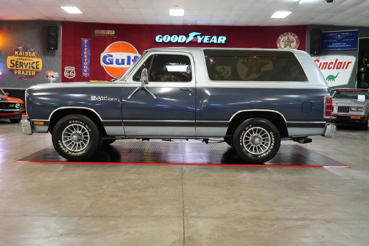 Dodge-Ramcharger-1987-SUV-19