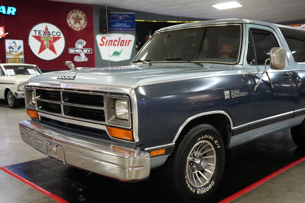 Dodge-Ramcharger-1987-SUV-26