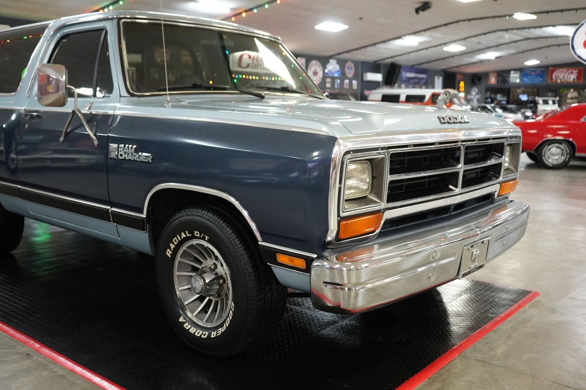 Dodge-Ramcharger-1987-SUV-29