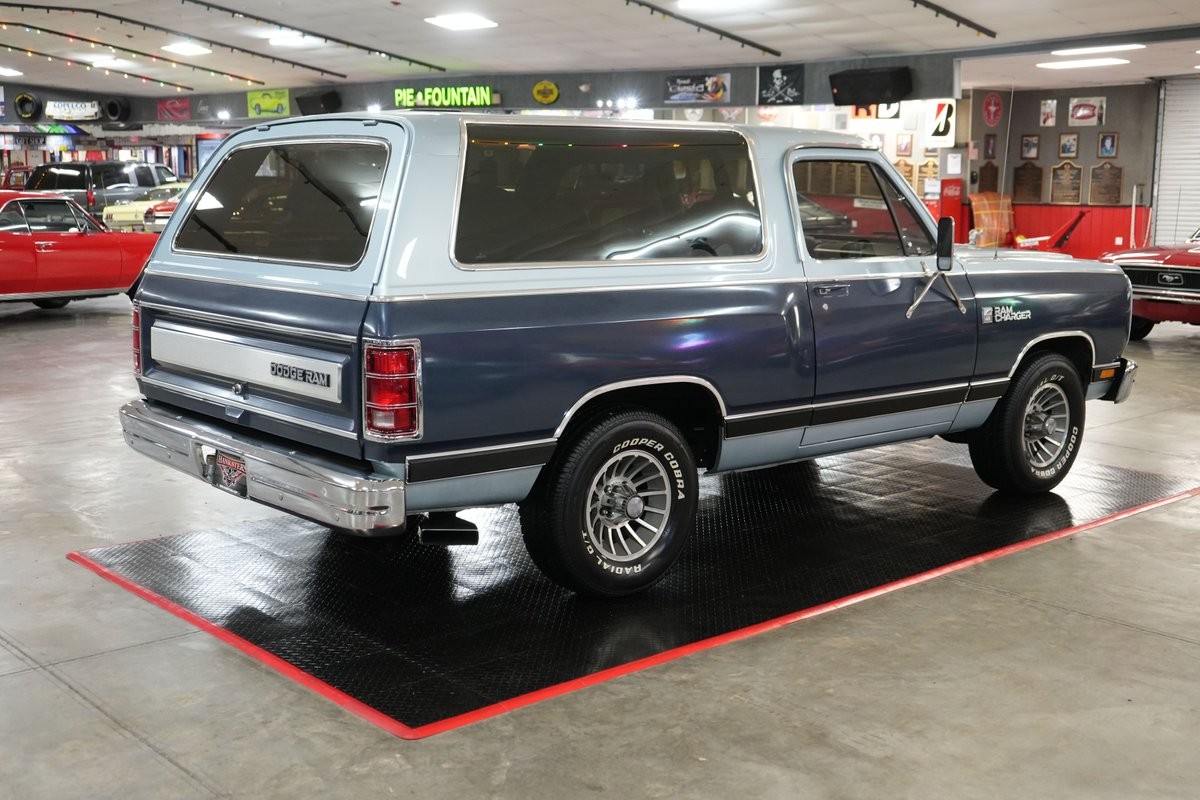 Dodge-Ramcharger-1987-SUV-5