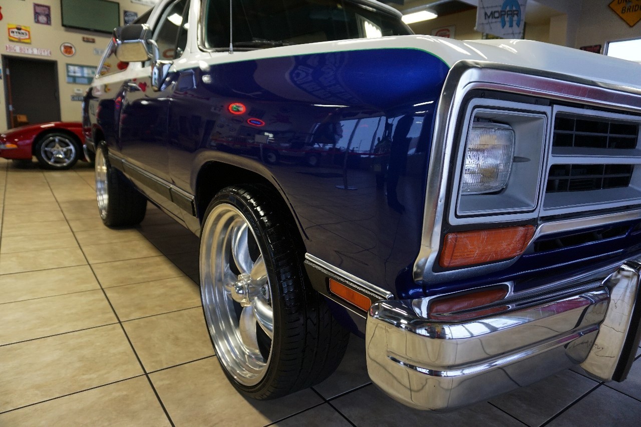 Dodge-Ramcharger-1989-SUV-14