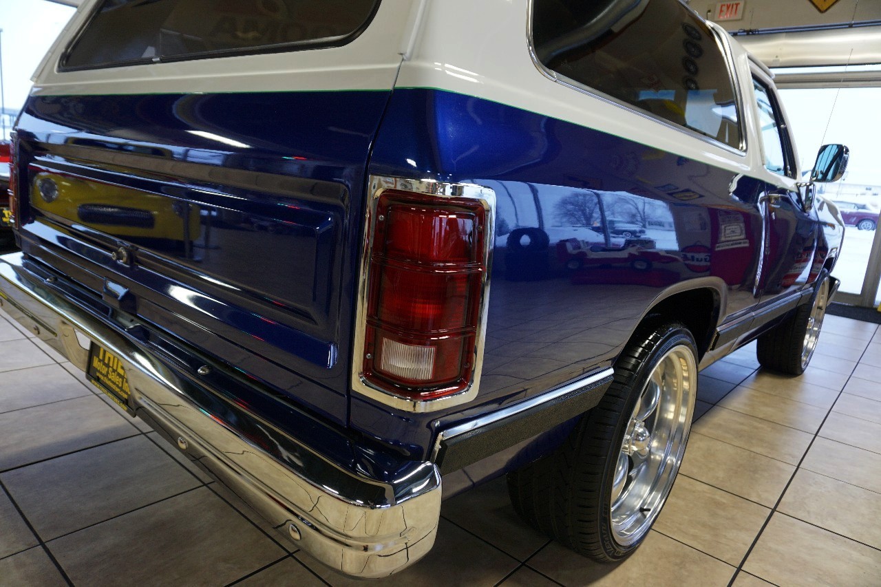 Dodge-Ramcharger-1989-SUV-15