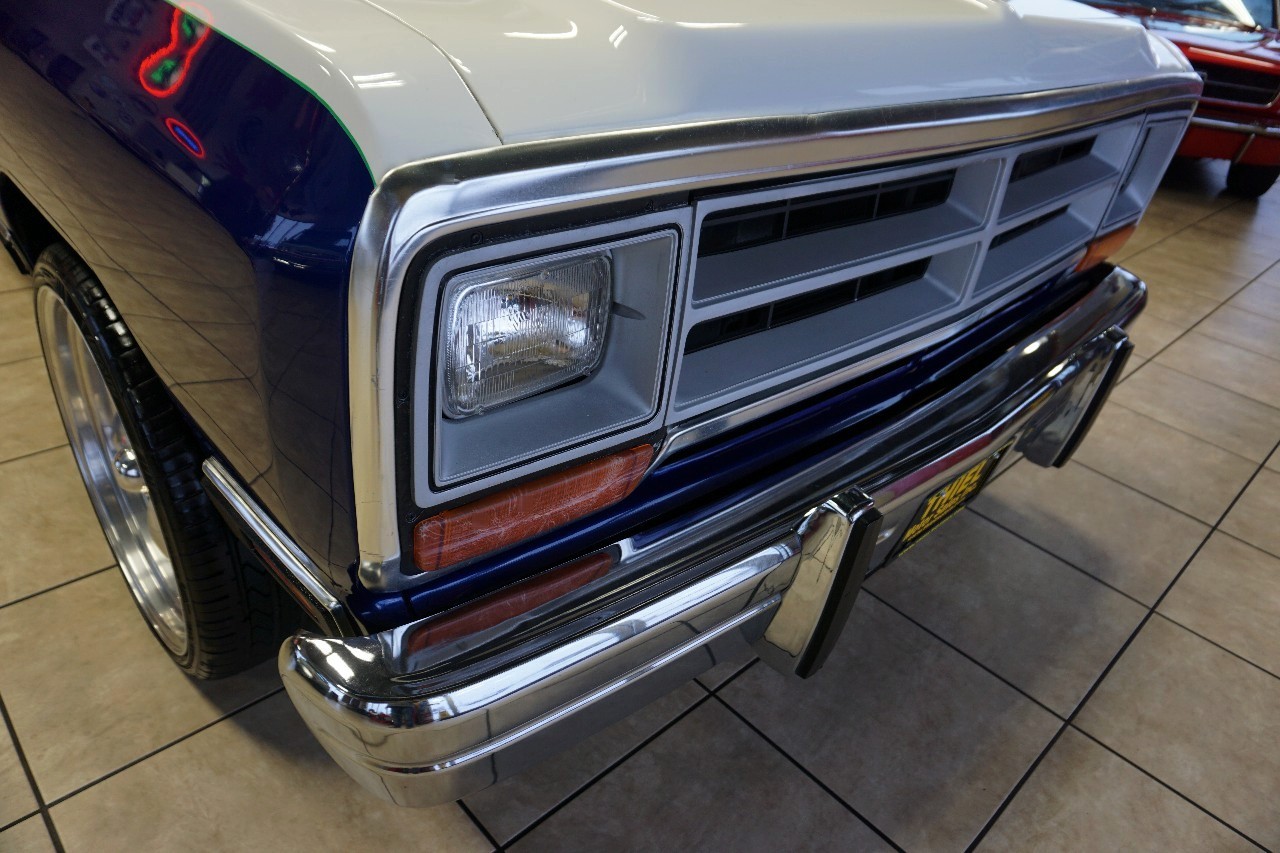 Dodge-Ramcharger-1989-SUV-17