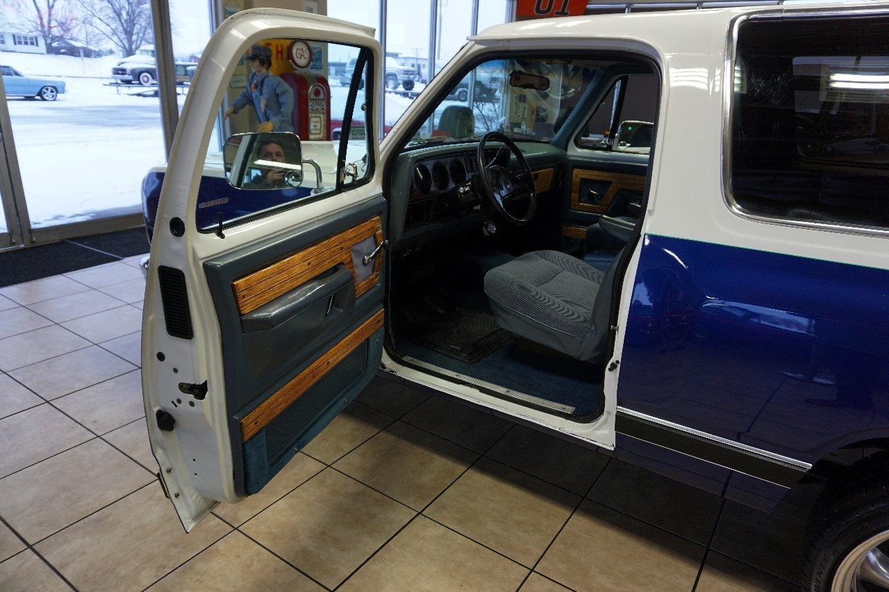Dodge-Ramcharger-1989-SUV-19