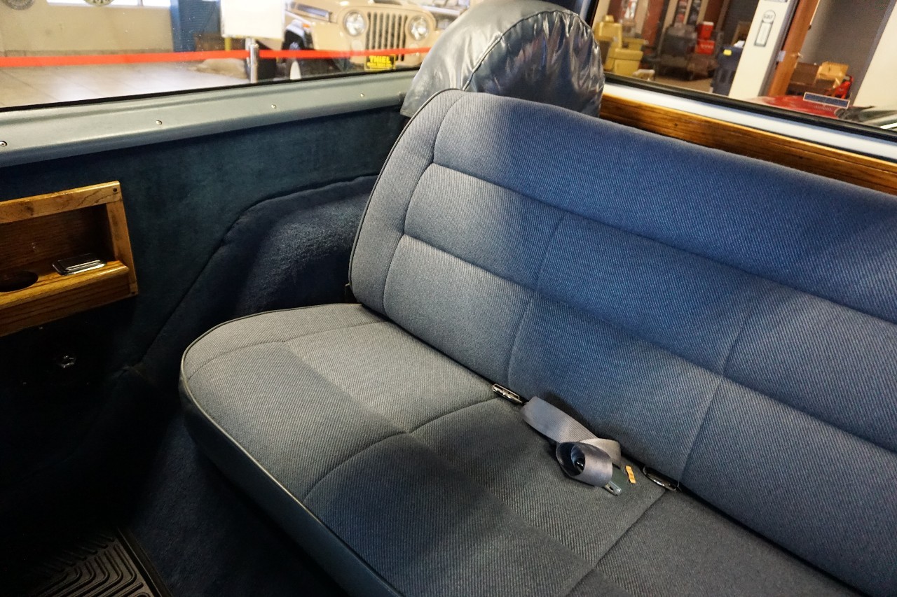 Dodge-Ramcharger-1989-SUV-21