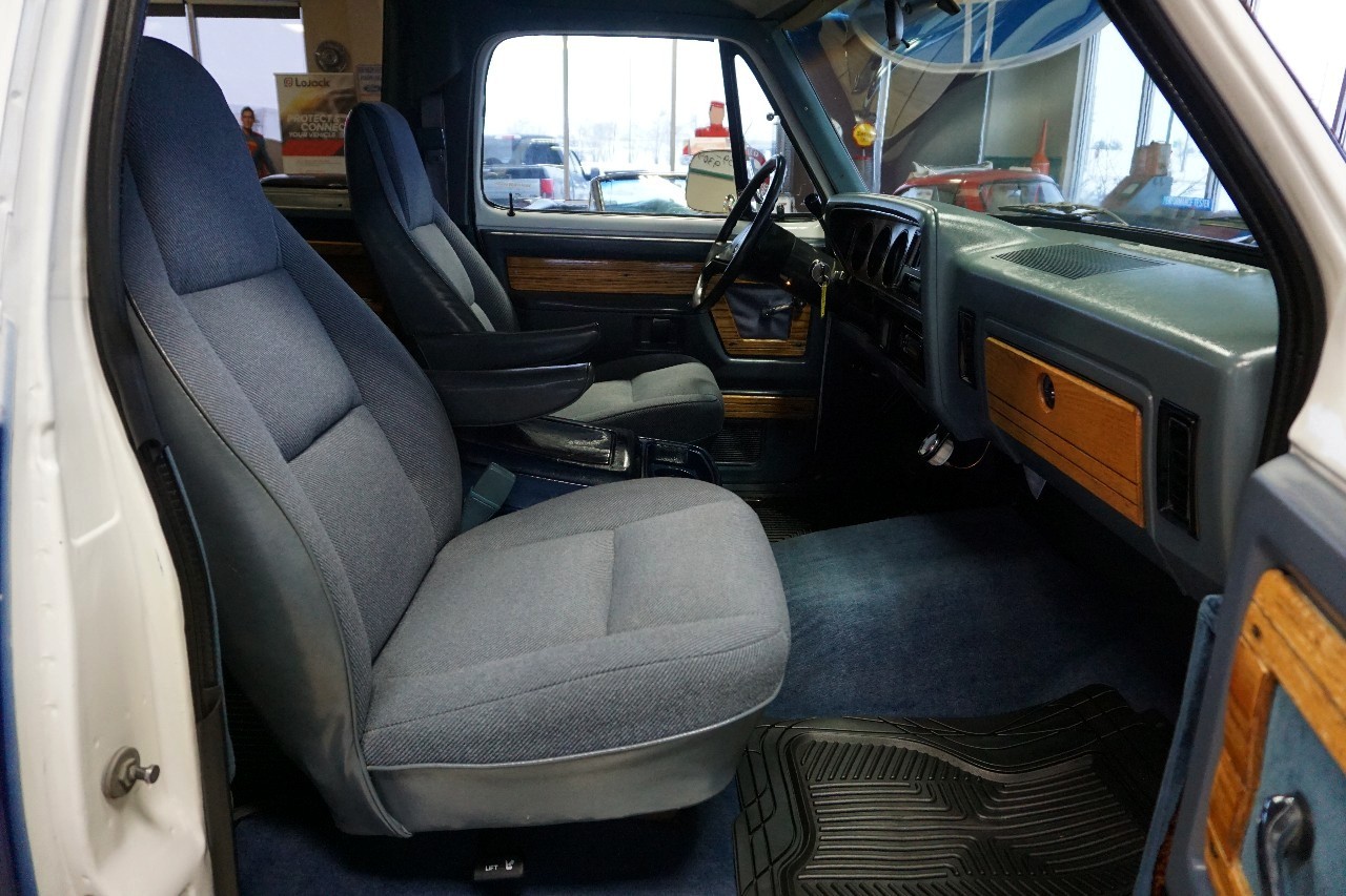 Dodge-Ramcharger-1989-SUV-23