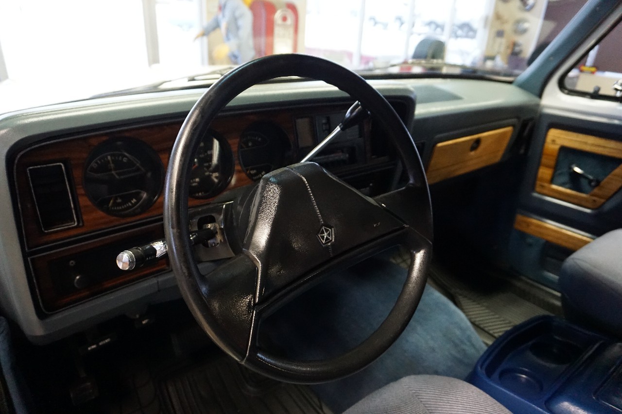 Dodge-Ramcharger-1989-SUV-25