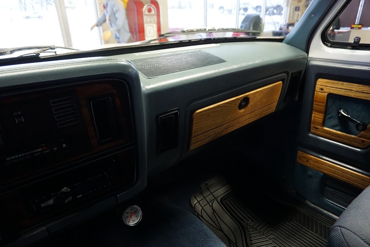 Dodge-Ramcharger-1989-SUV-26