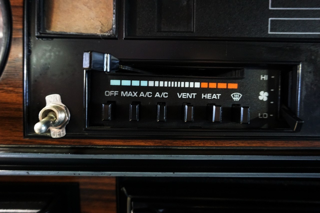 Dodge-Ramcharger-1989-SUV-28