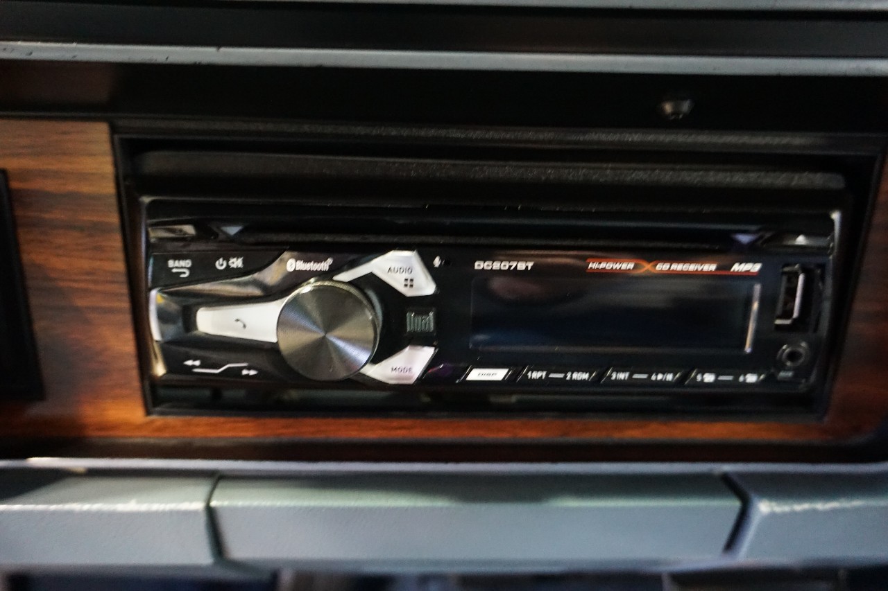 Dodge-Ramcharger-1989-SUV-29