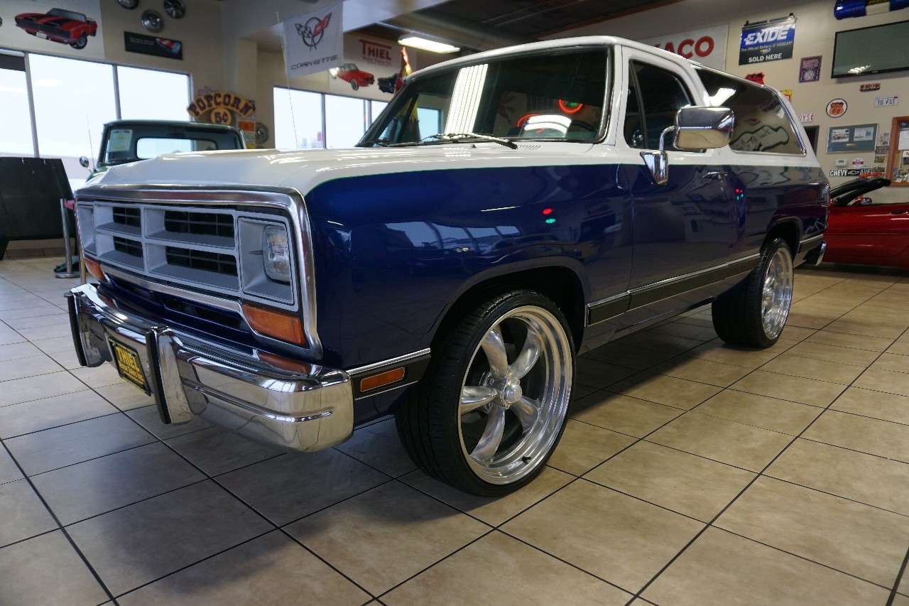 Dodge-Ramcharger-1989-SUV-38