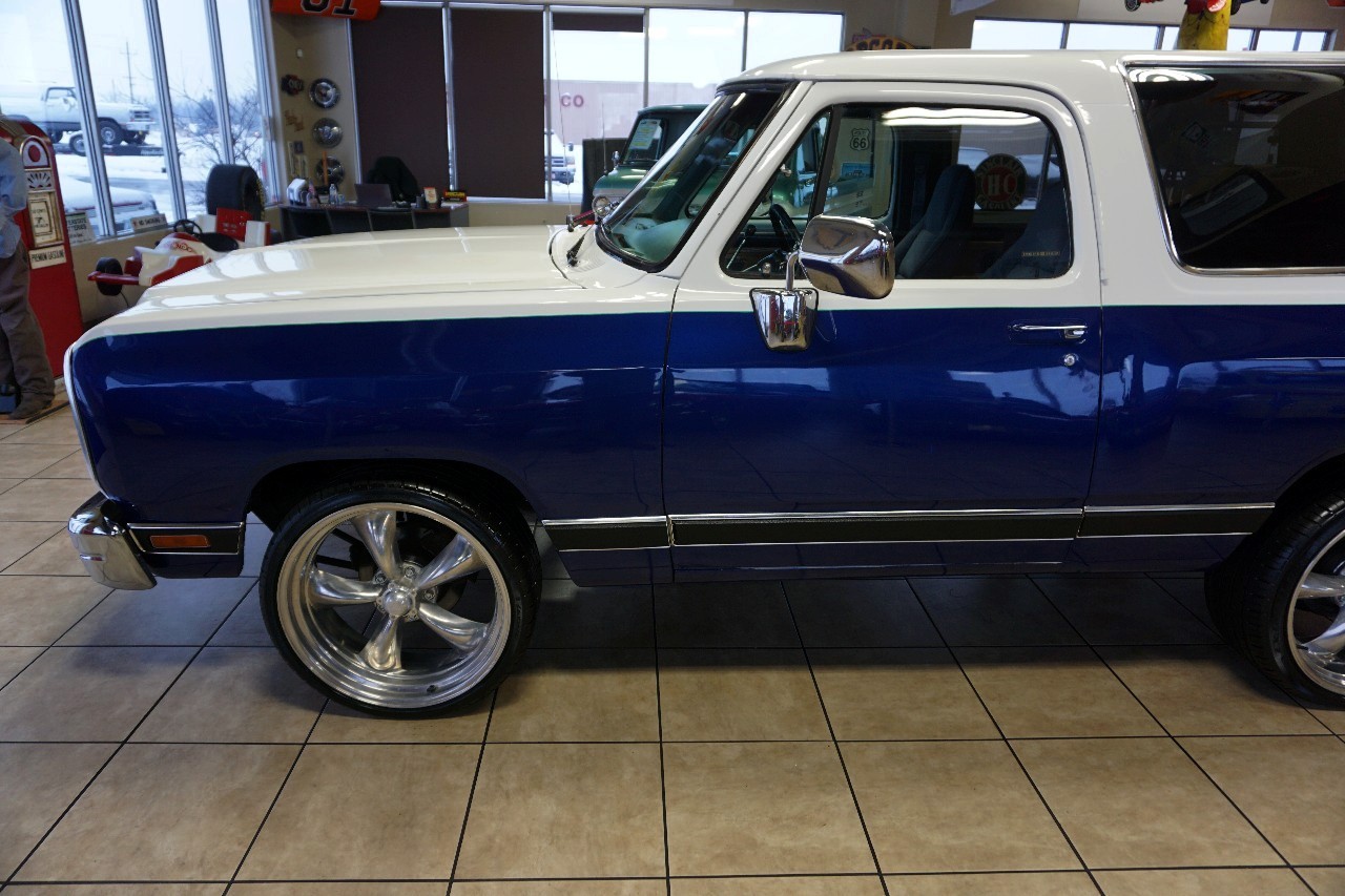 Dodge-Ramcharger-1989-SUV-39