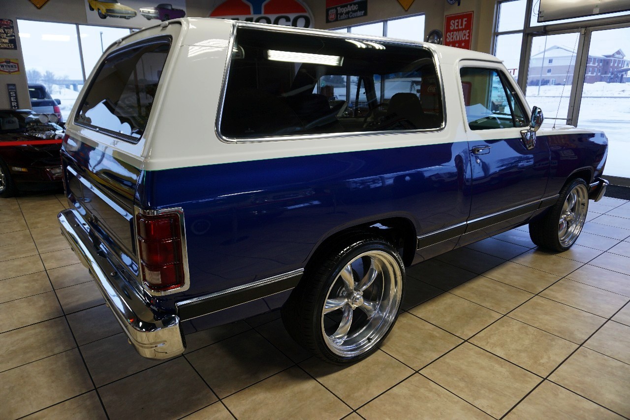 Dodge-Ramcharger-1989-SUV-8