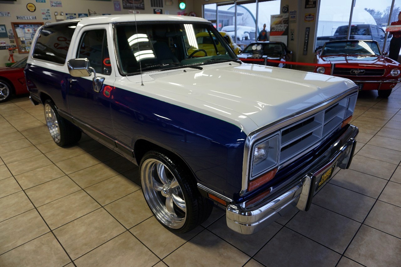 Dodge-Ramcharger-1989-SUV-9