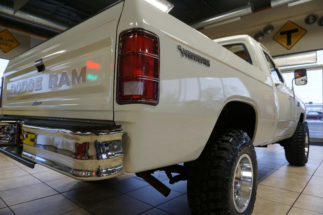 Dodge-W-Series-1985-Standard-Cab-Pickup-16