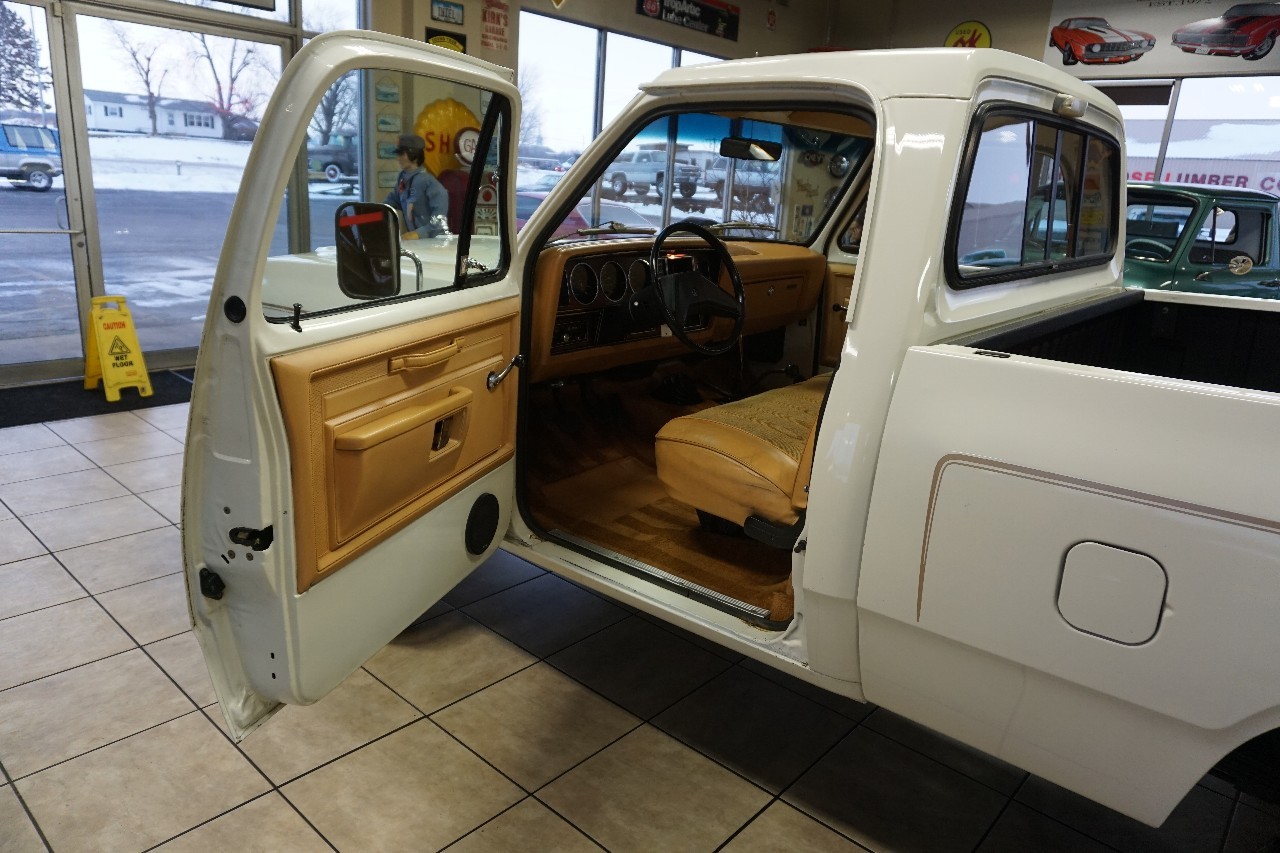 Dodge-W-Series-1985-Standard-Cab-Pickup-19