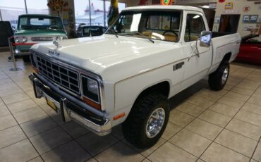 Dodge-W-Series-1985-Standard-Cab-Pickup-2