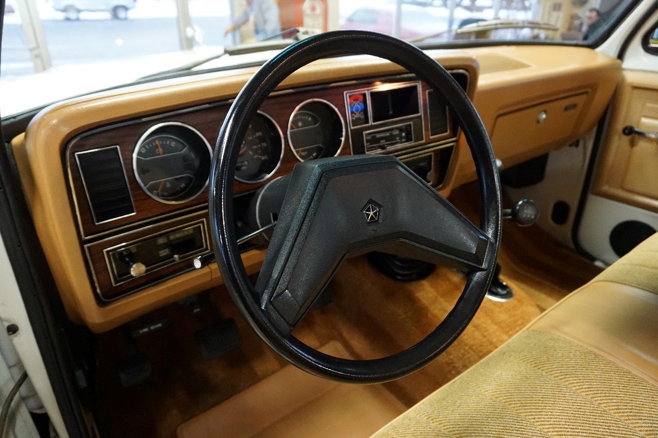 Dodge-W-Series-1985-Standard-Cab-Pickup-24