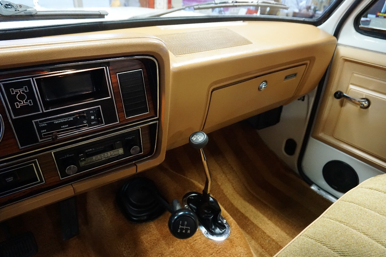 Dodge-W-Series-1985-Standard-Cab-Pickup-25