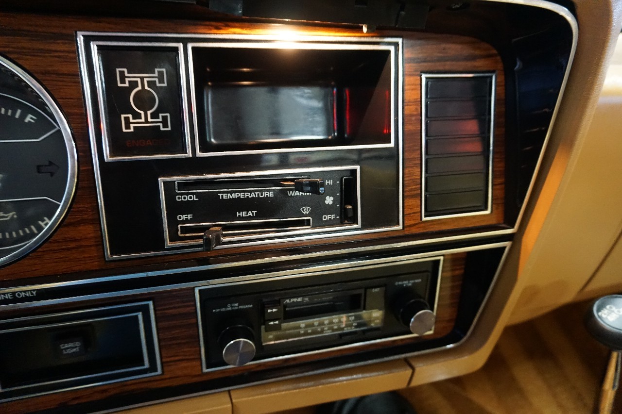 Dodge-W-Series-1985-Standard-Cab-Pickup-26