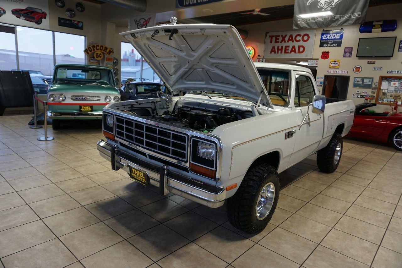 Dodge-W-Series-1985-Standard-Cab-Pickup-29