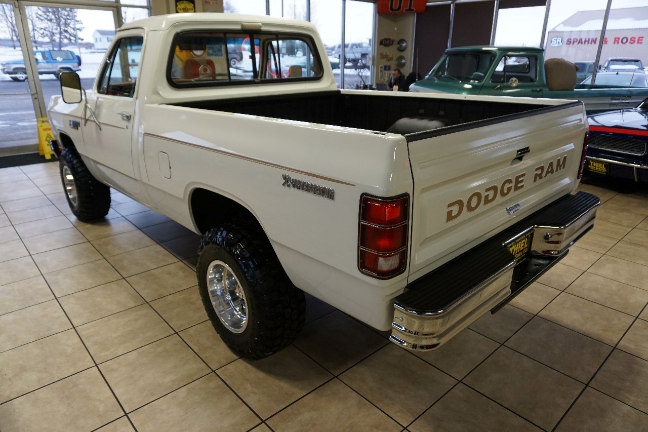Dodge-W-Series-1985-Standard-Cab-Pickup-3