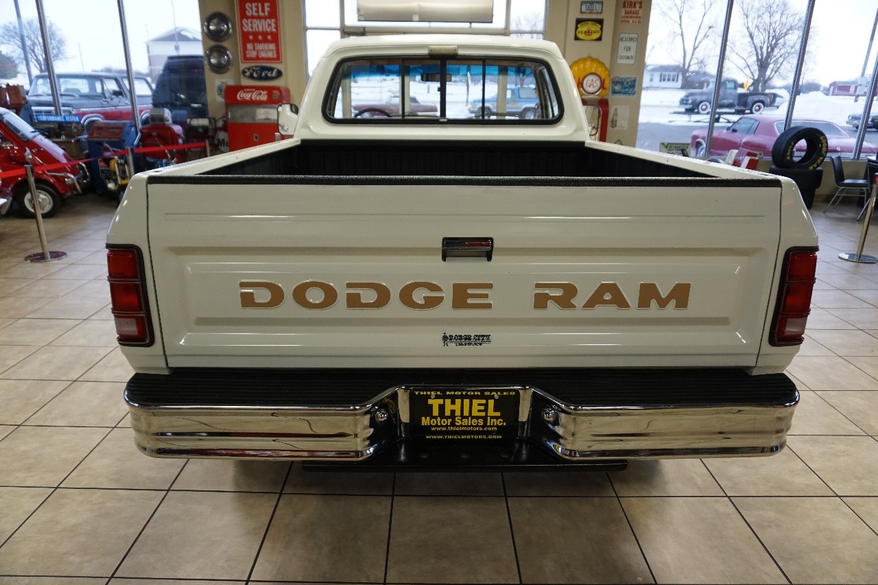 Dodge-W-Series-1985-Standard-Cab-Pickup-39