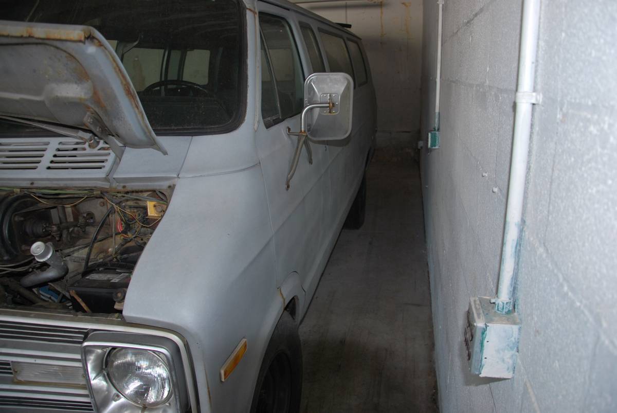 Dodge-b300-1976-custom-8