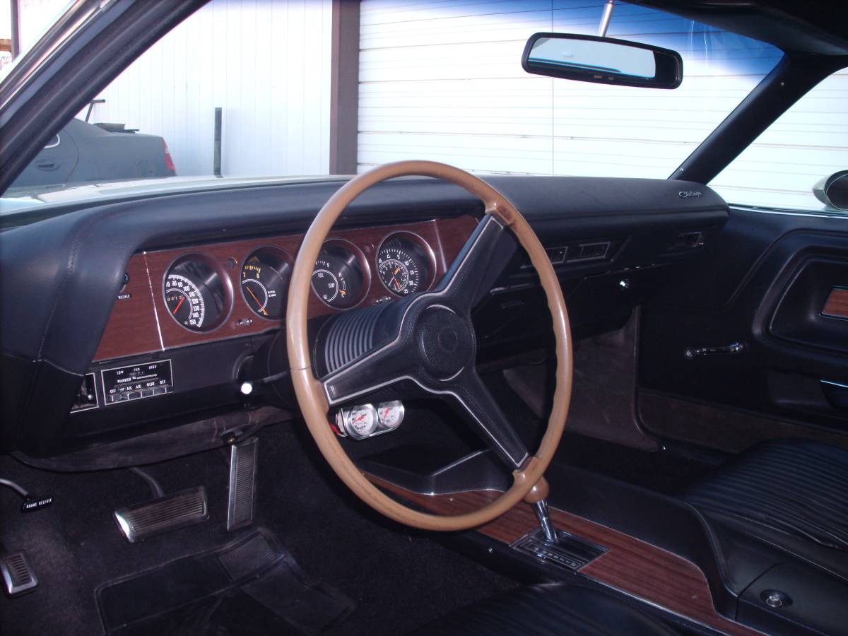 Dodge-challenger-1970-27