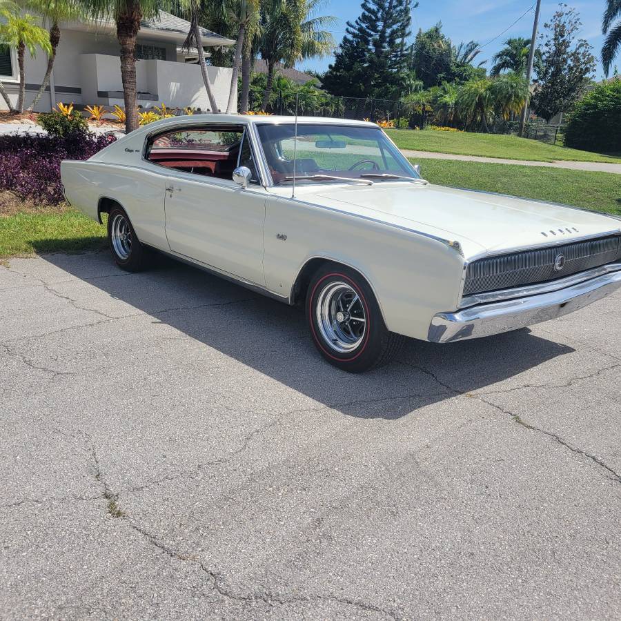 Dodge-charger-1967-white-4
