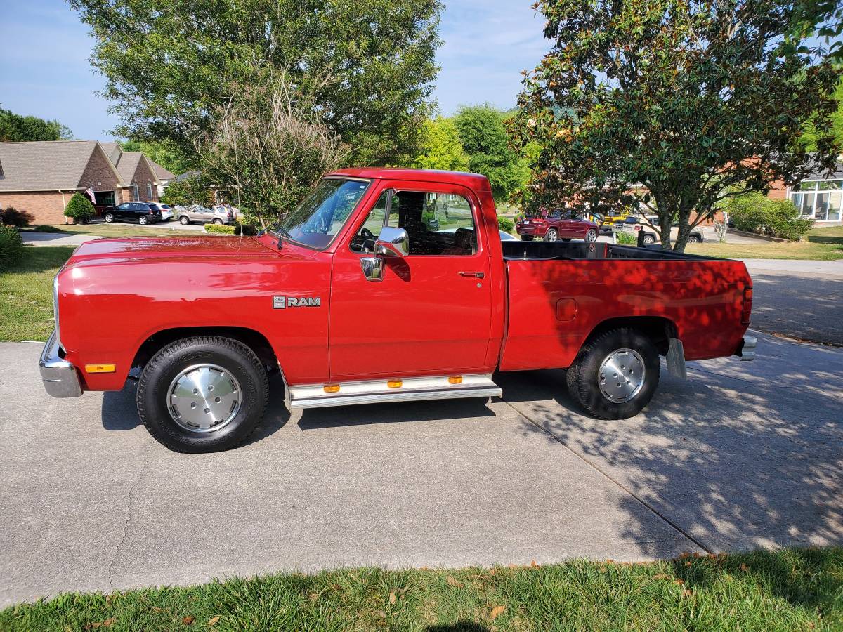 Dodge-d-series-d150-s-1990-red-4