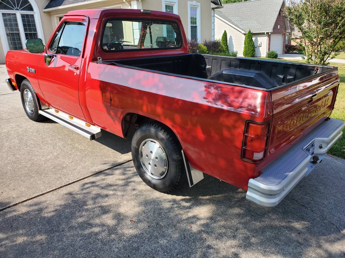 Dodge-d-series-d150-s-1990-red-9