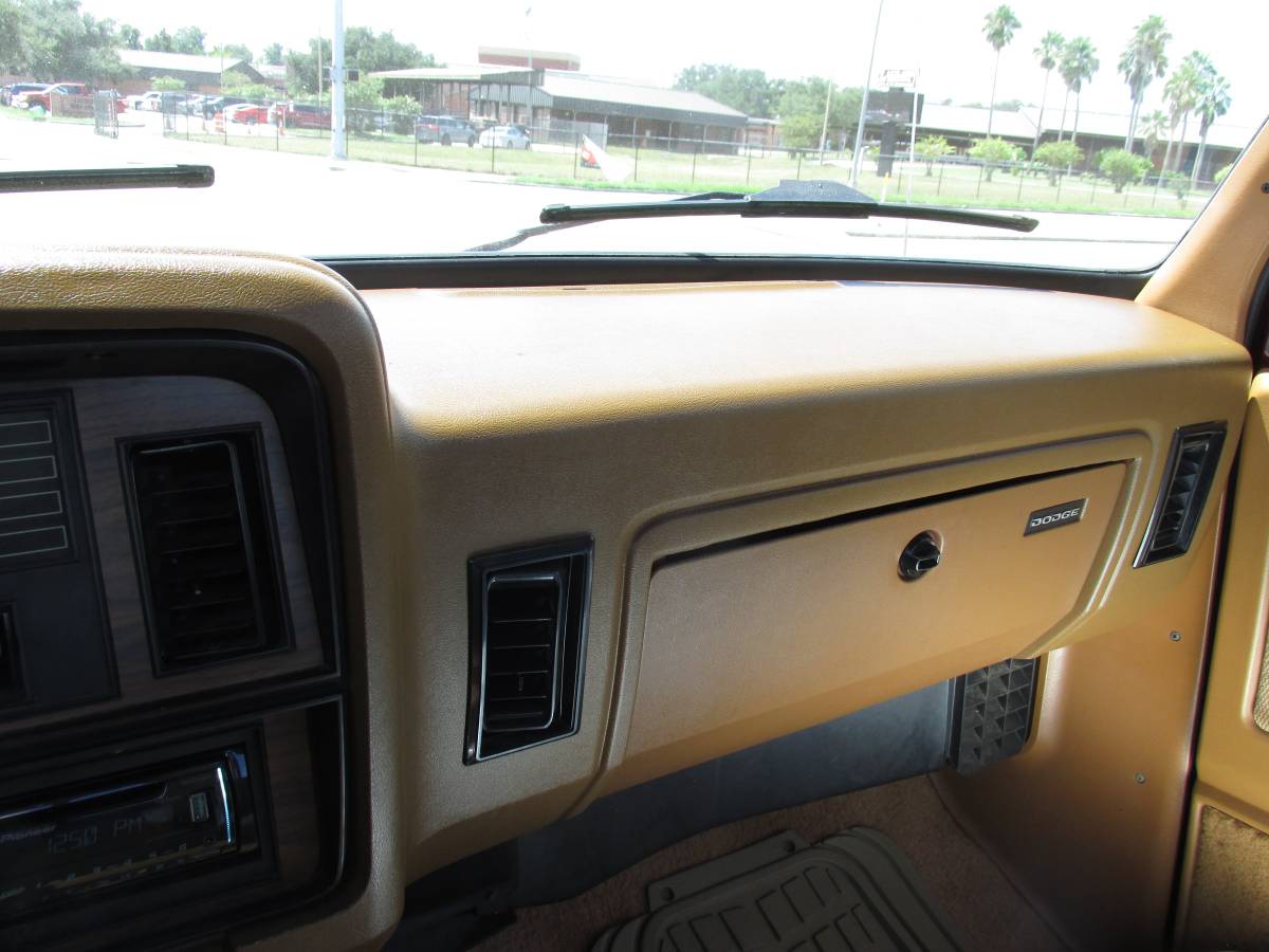 Dodge-d150-le-12-ton-1992-15