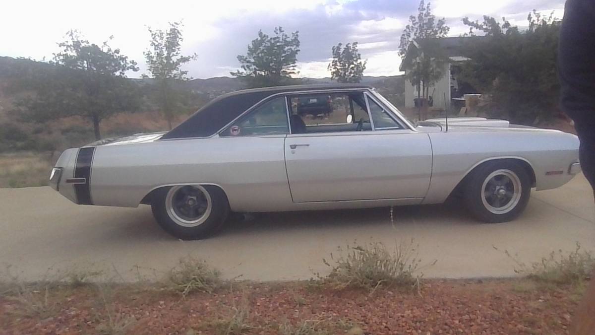 Dodge-dart-swinger-1971-silver-1