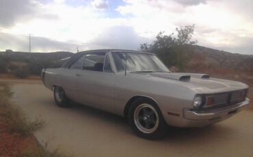 Dodge-dart-swinger-1971-silver
