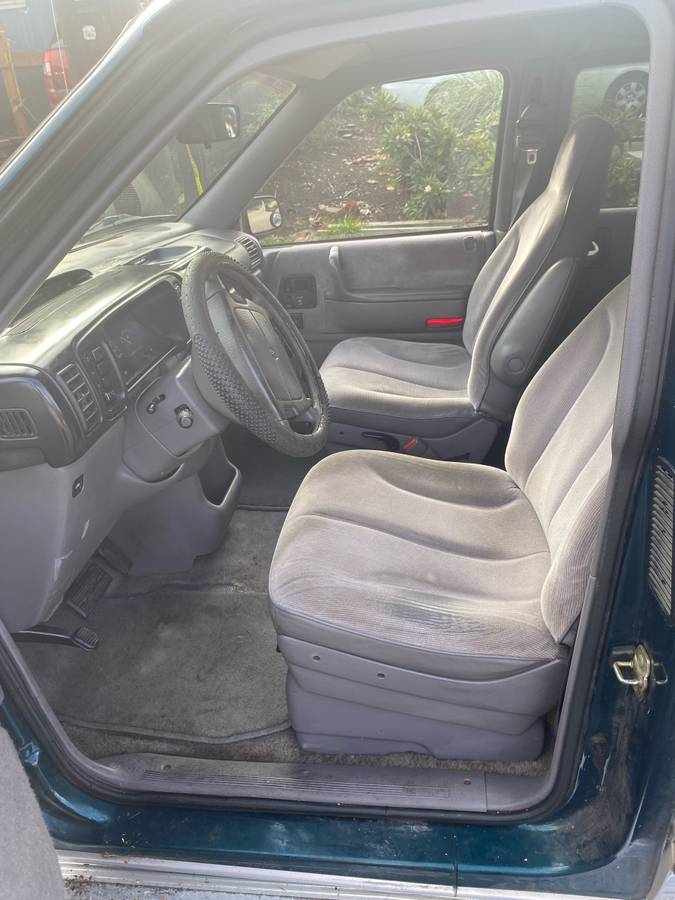 Dodge-grand-caravan-1994-green-10