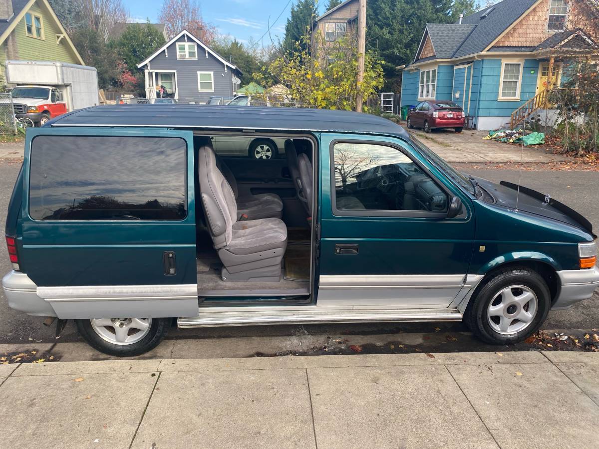 Dodge-grand-caravan-1994-green-15