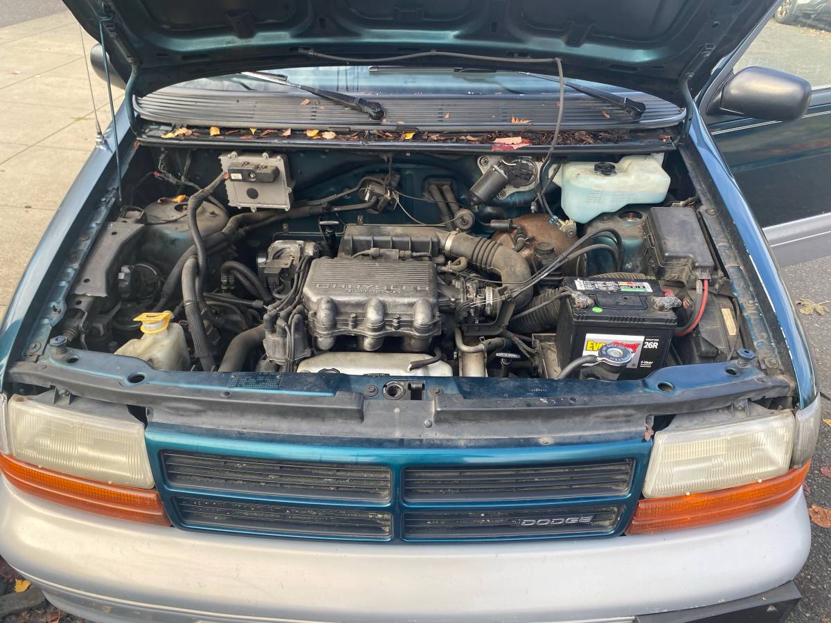 Dodge-grand-caravan-1994-green-17