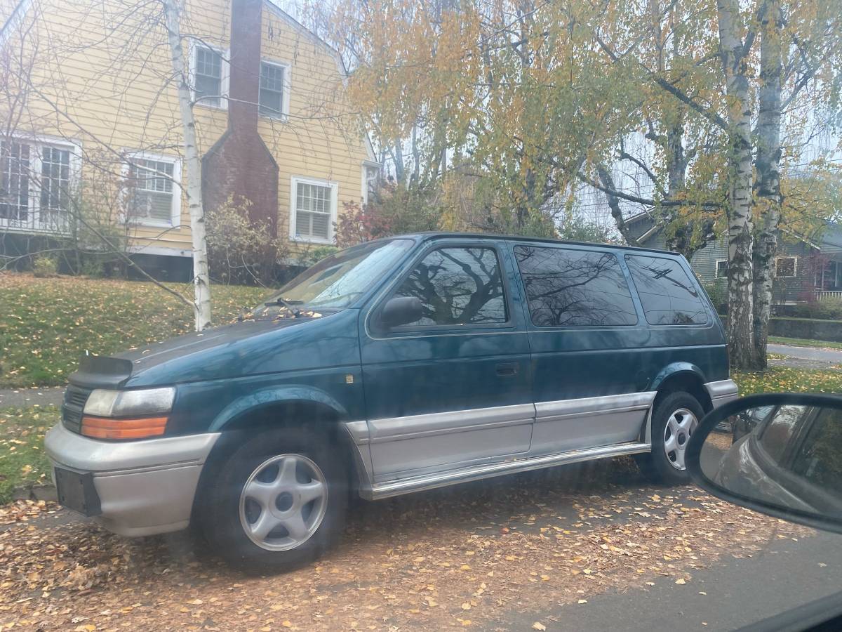 Dodge-grand-caravan-1994-green