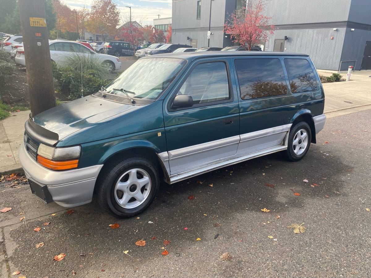 Dodge-grand-caravan-1994-green-5