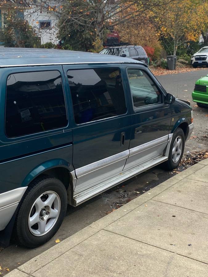 Dodge-grand-caravan-1994-green-6