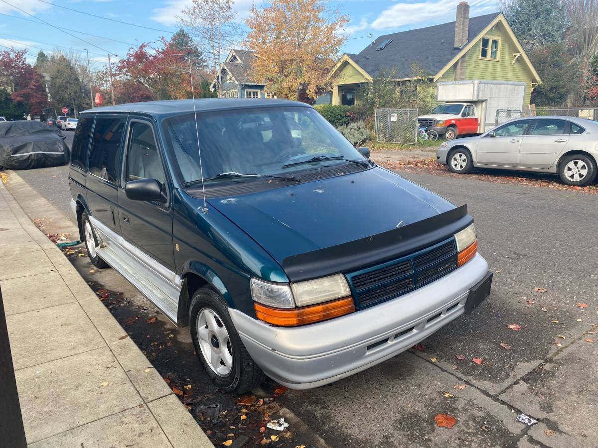 Dodge-grand-caravan-1994-green-8