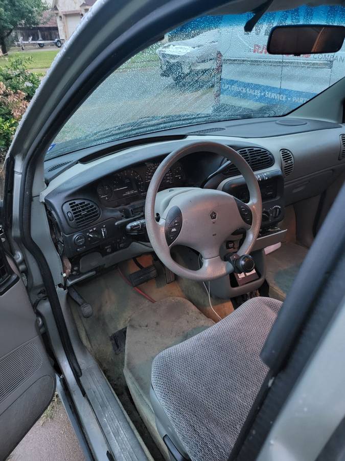 Dodge-grand-caravan-1996-grey-2