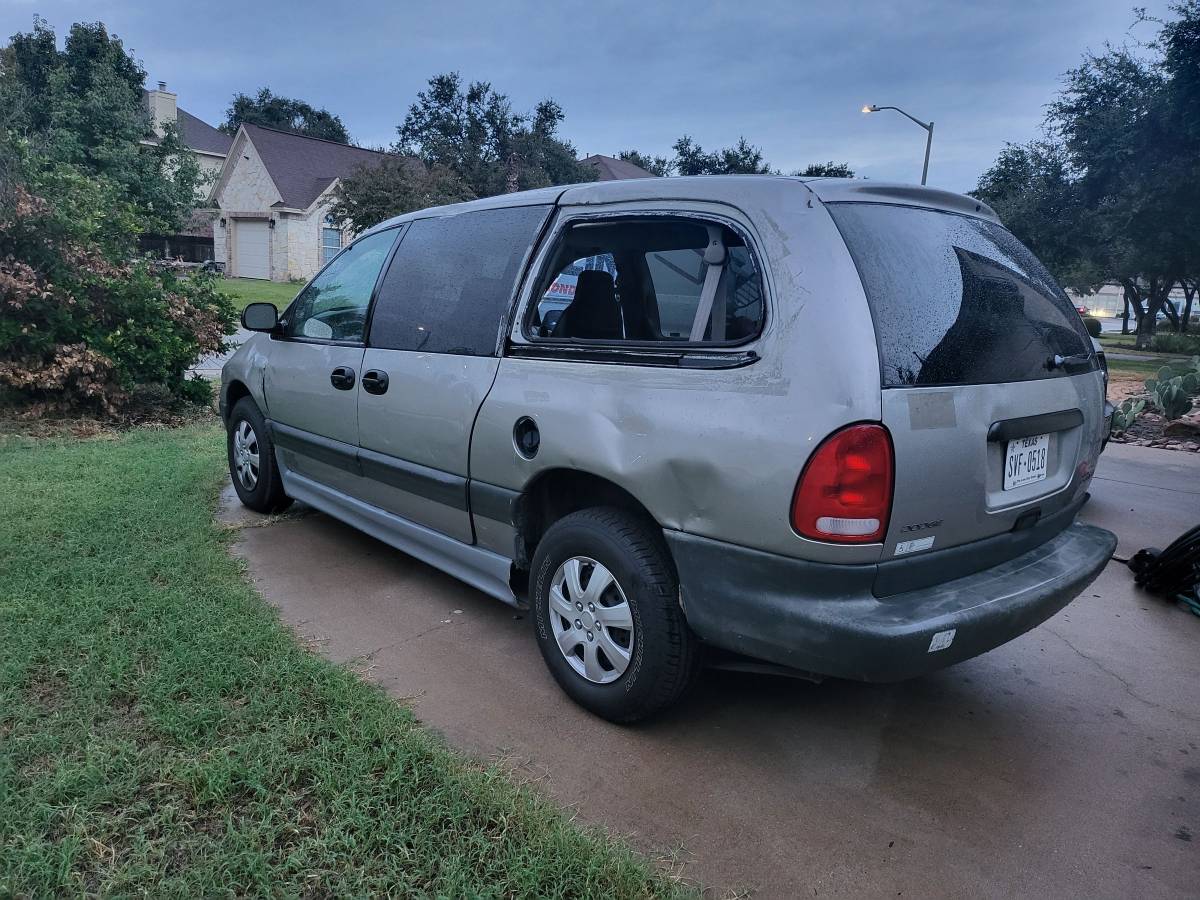 Dodge-grand-caravan-1996-grey-3