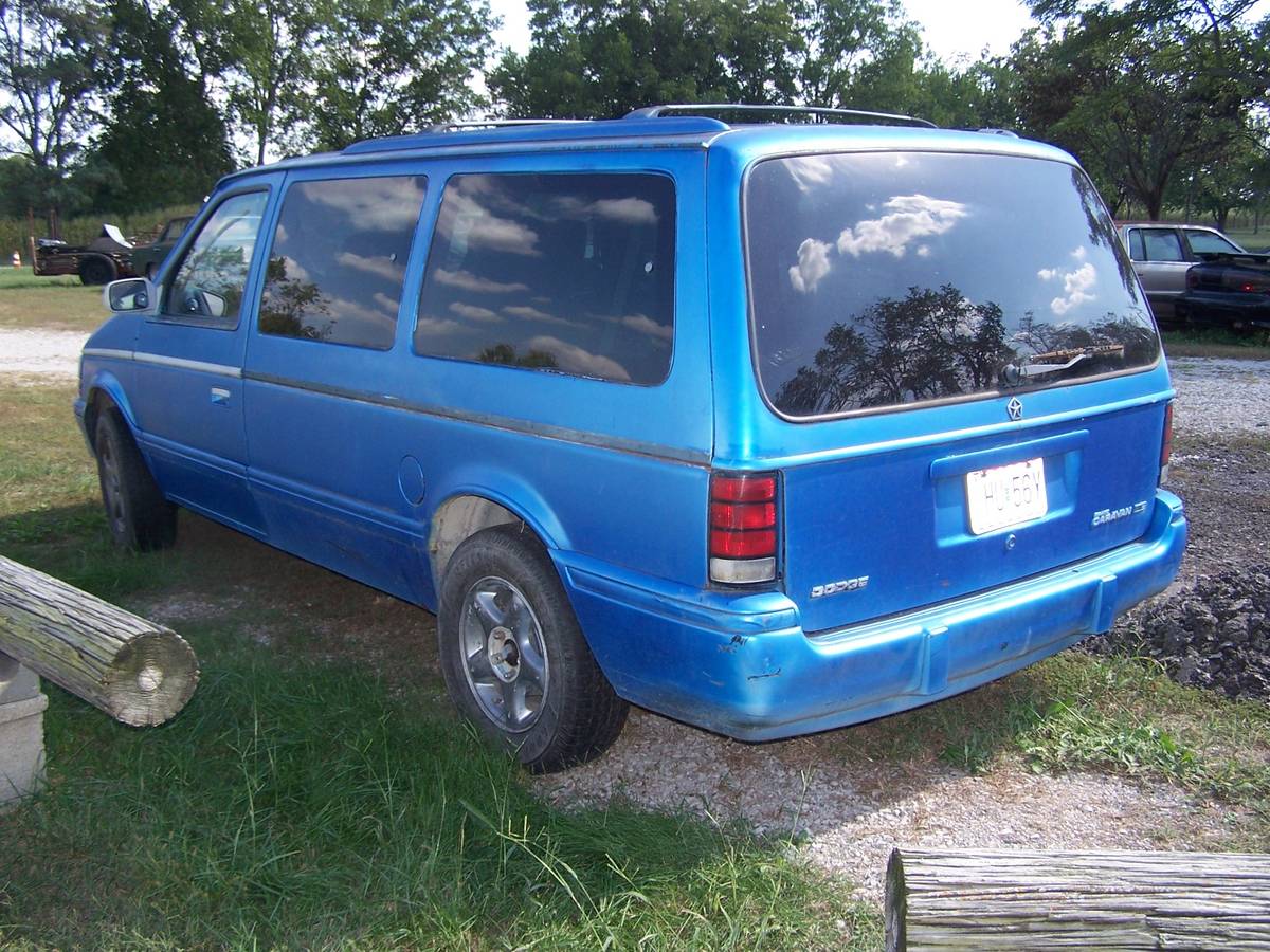 Dodge-grand-caravan-le-1992-blue-1