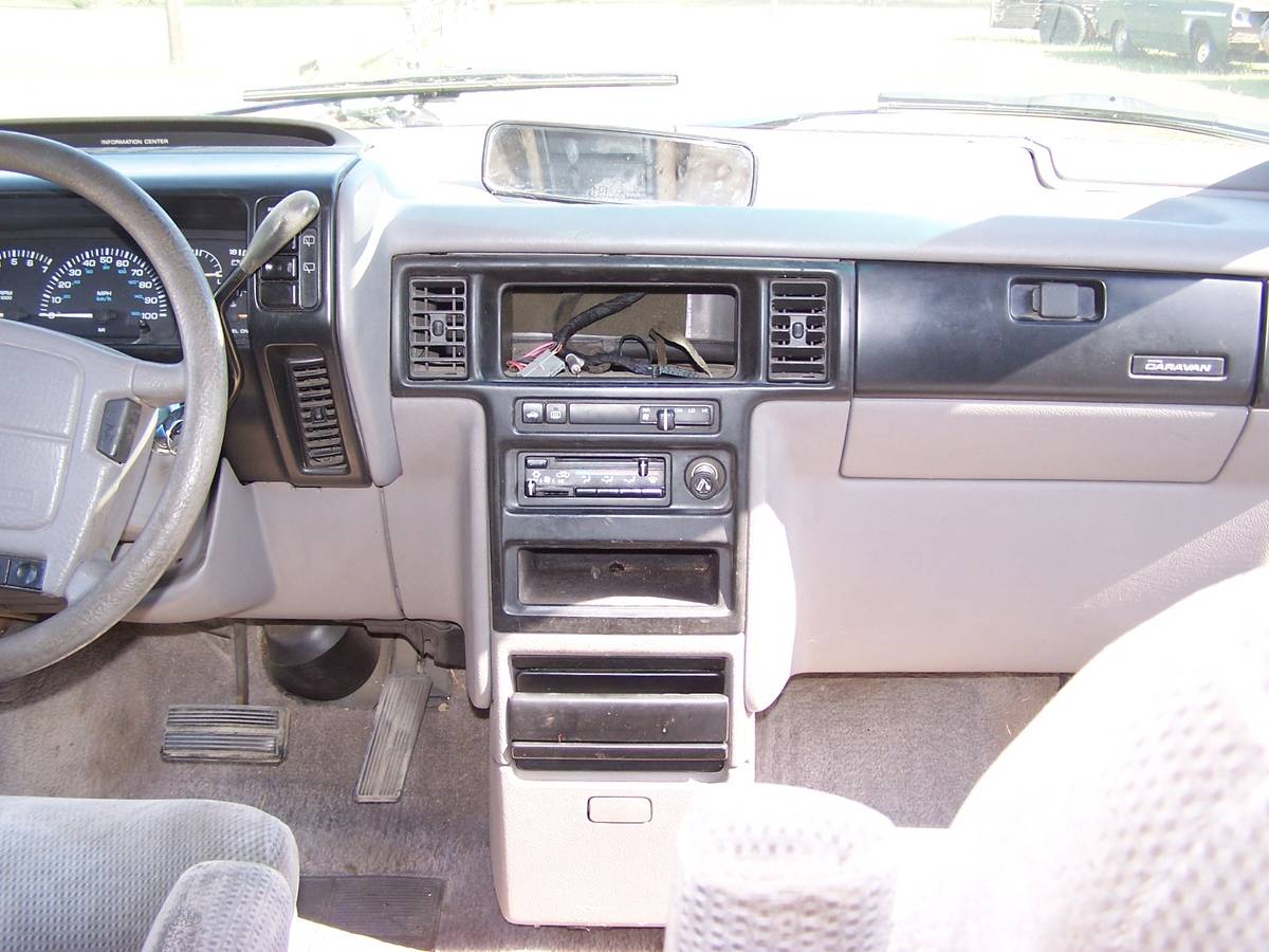 Dodge-grand-caravan-le-1992-blue-13