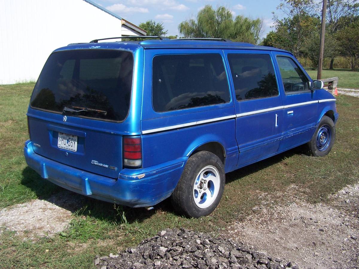 Dodge-grand-caravan-le-1992-blue